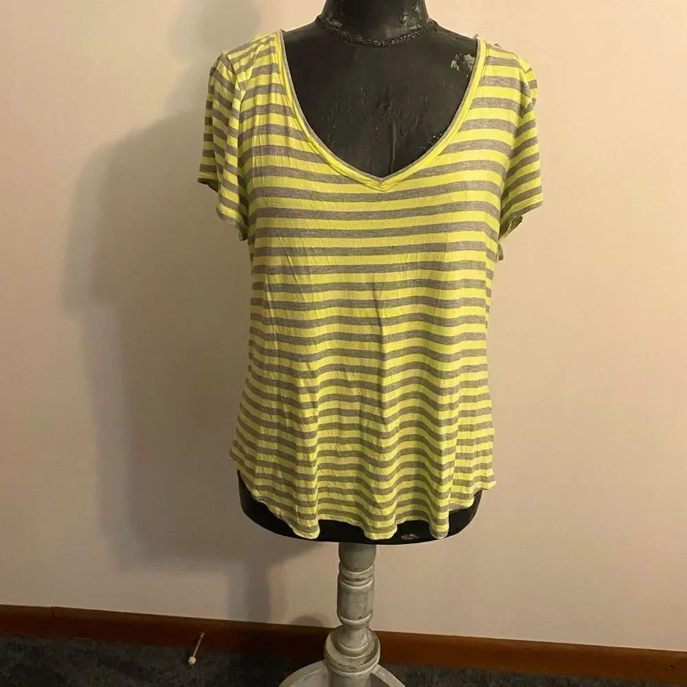 Apt 9 Essentials Gray/Yellow stripe V-neck tee, size XL